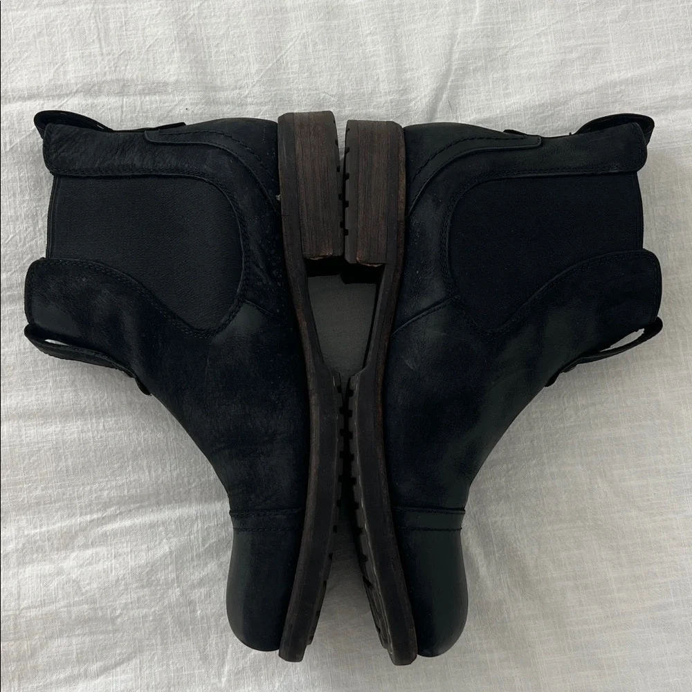 Ugg Gallion Chelsea Black Suede Pull On Boots Size 9